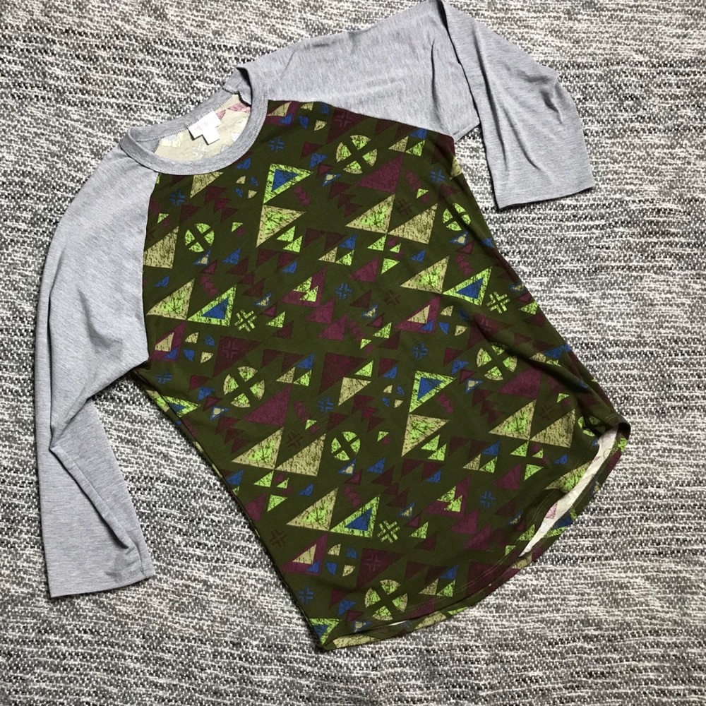 SOLD🌈LuLaRoe Randy Gray & Green T Shirt